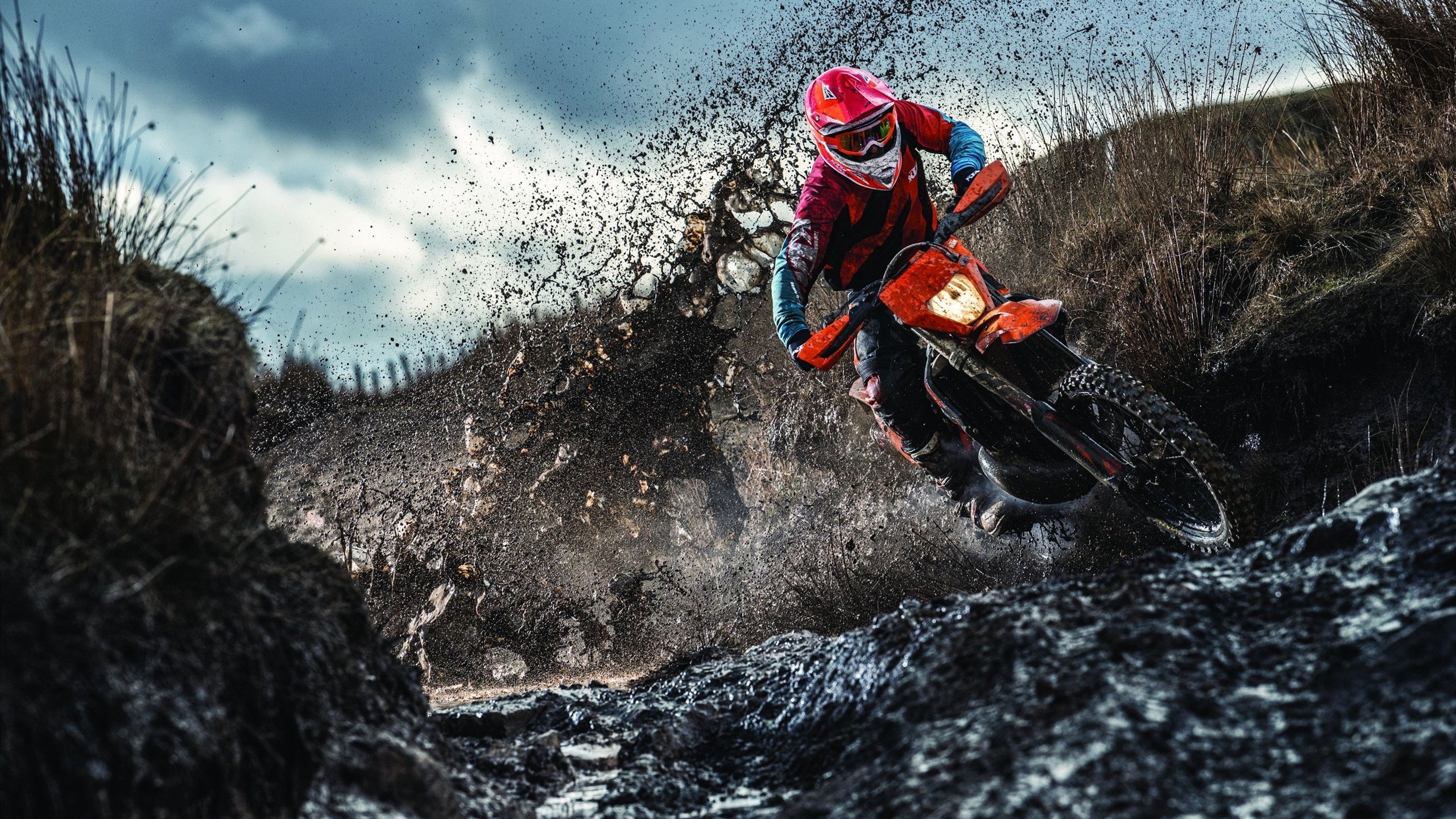 意甲焦点战之外的焦点，瑞士压哨绝杀牙买加，足球世界的平行叙事