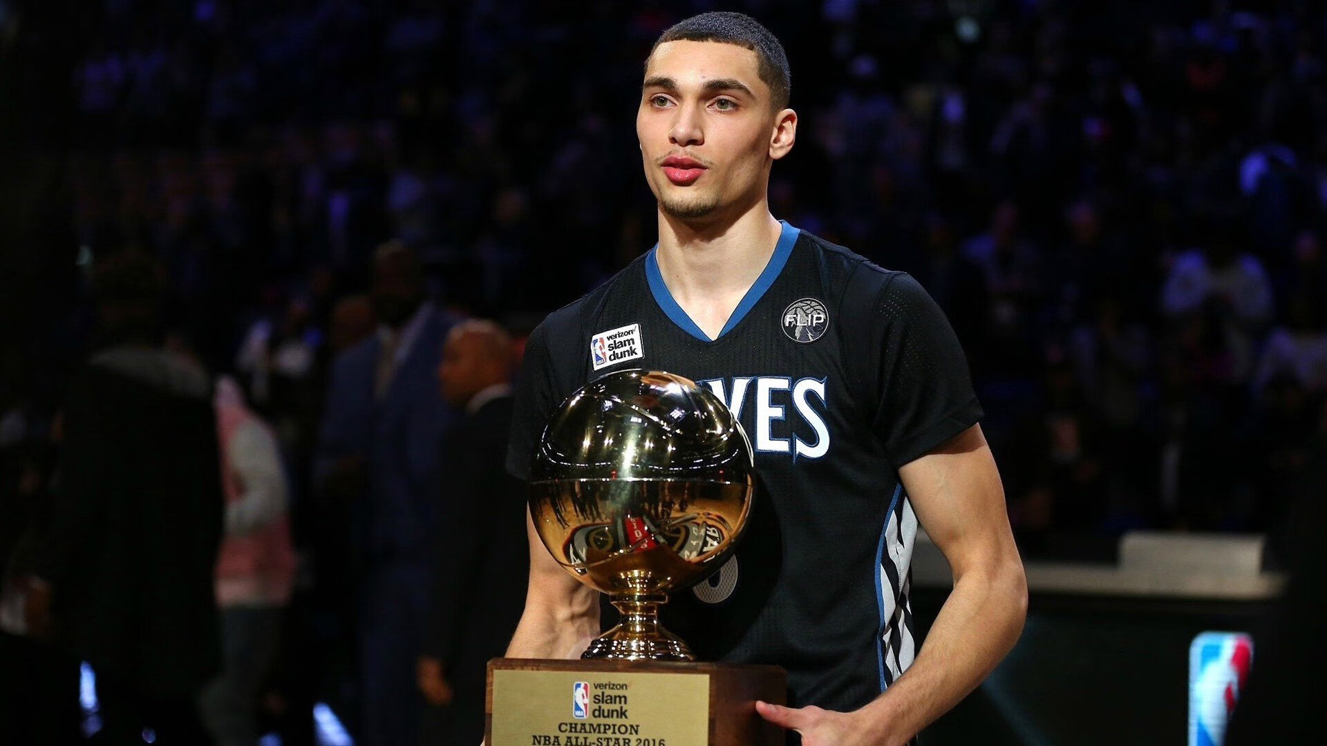 鹈鹕对阵北京队，西亚卡姆惊艳四座，跨洋篮球的独特对话